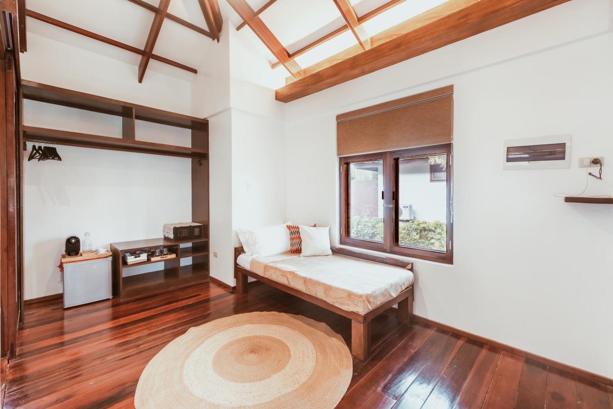 Alon Cloud9 Beach Front Catangnan エクステリア 写真
