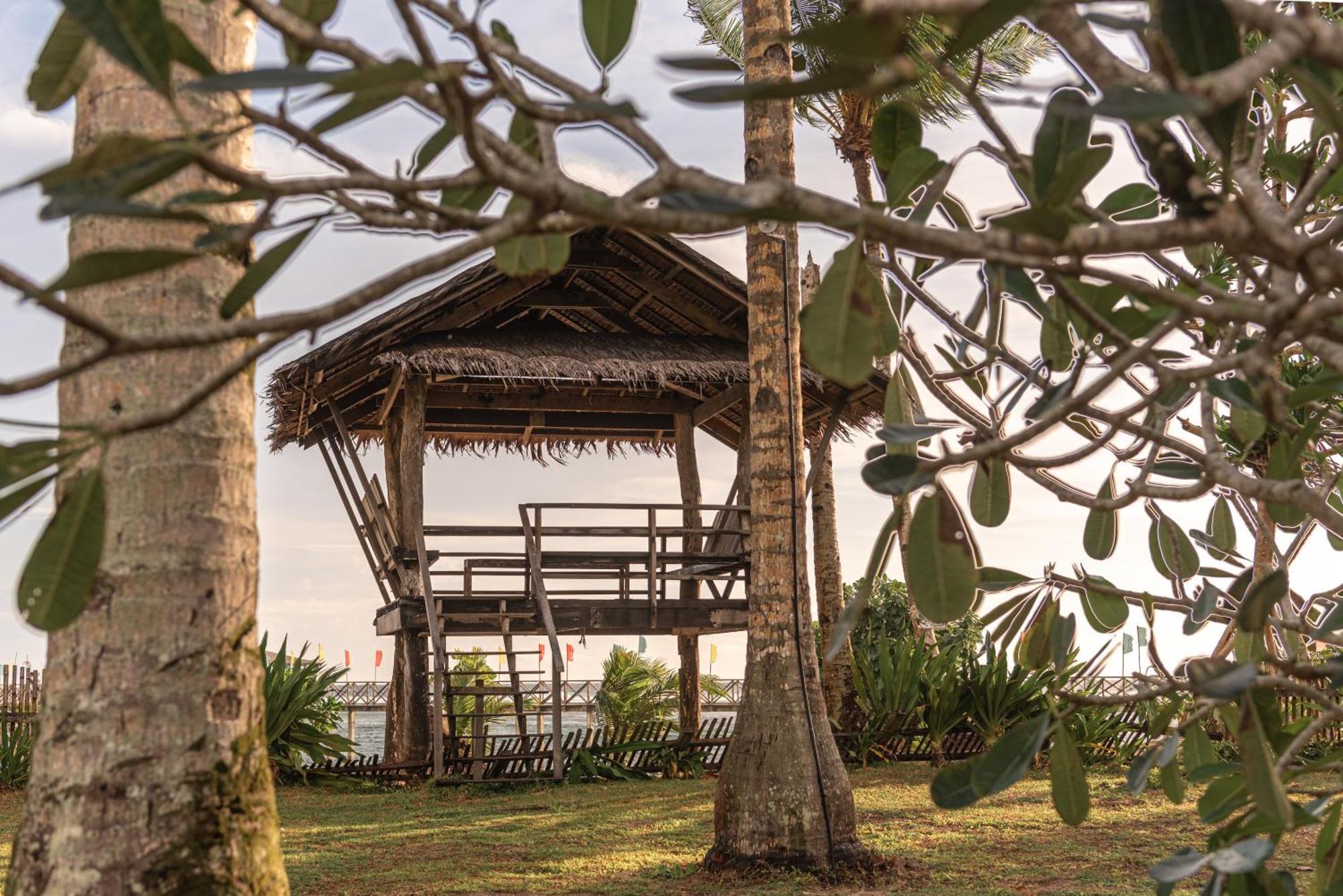 Alon Cloud9 Beach Front Catangnan エクステリア 写真